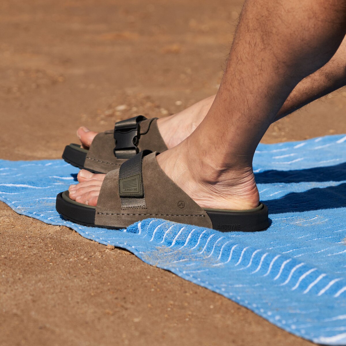 M068 olive sandals