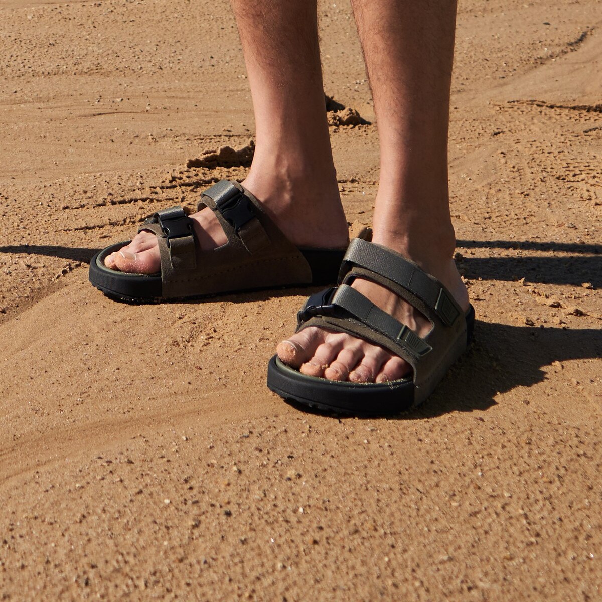 M070 olive sandals